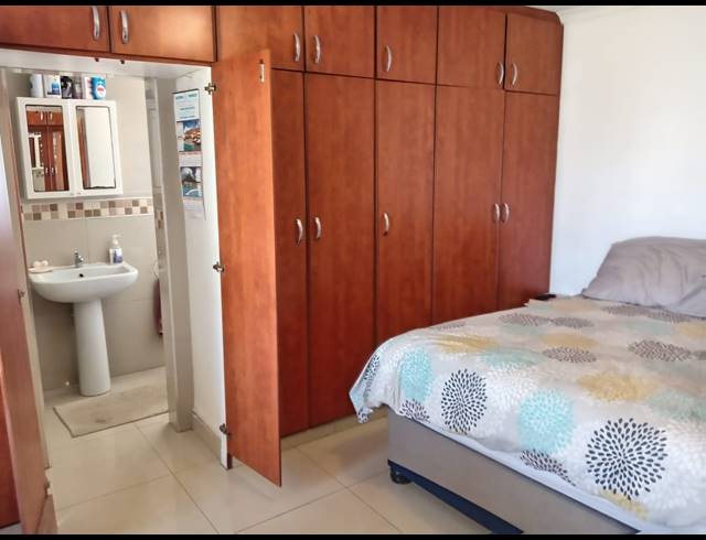 3 BEDROOM HOUSE FOR SALE IN MEREBANK EAST